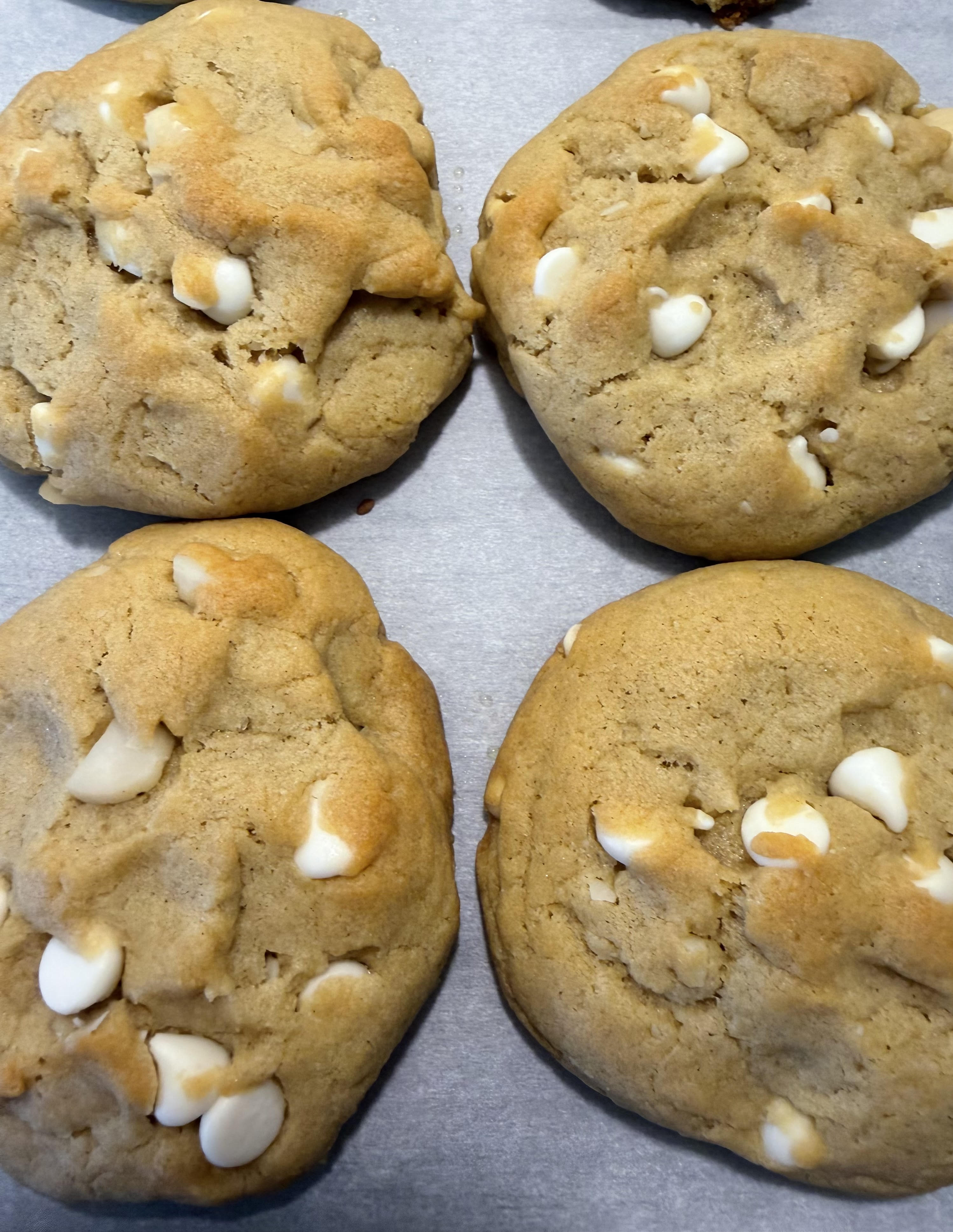 White Chunk - White Chocolate Macadamia Nut Cookie